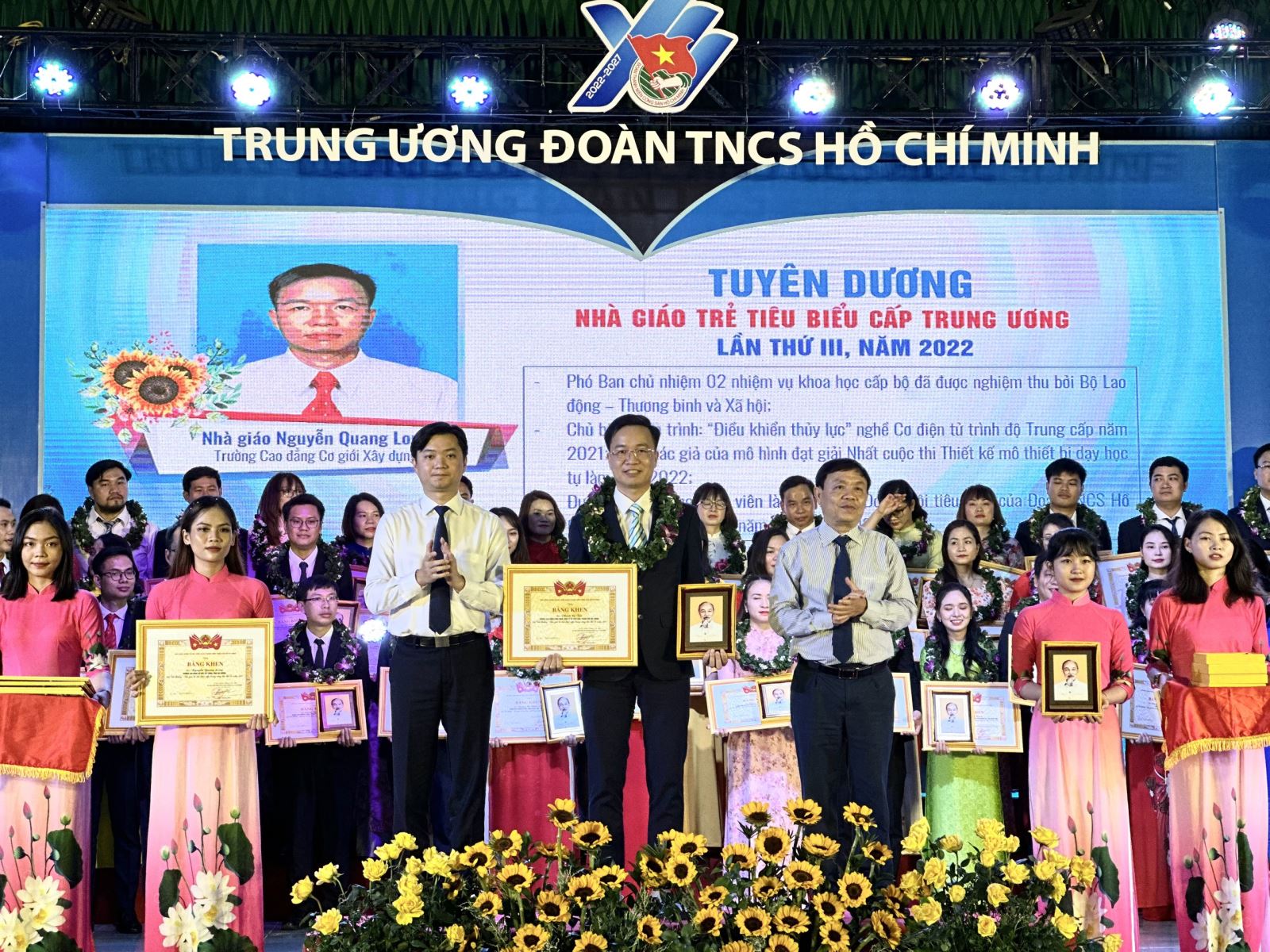 Thầy giáo Nguyễn Quang Long - giảng viên trường Cao đẳng Cơ giới Xây dựng đạt giải thưởng “Nhà giáo trẻ tiêu biểu”cấp Trung ương lần thứ III, năm 2022