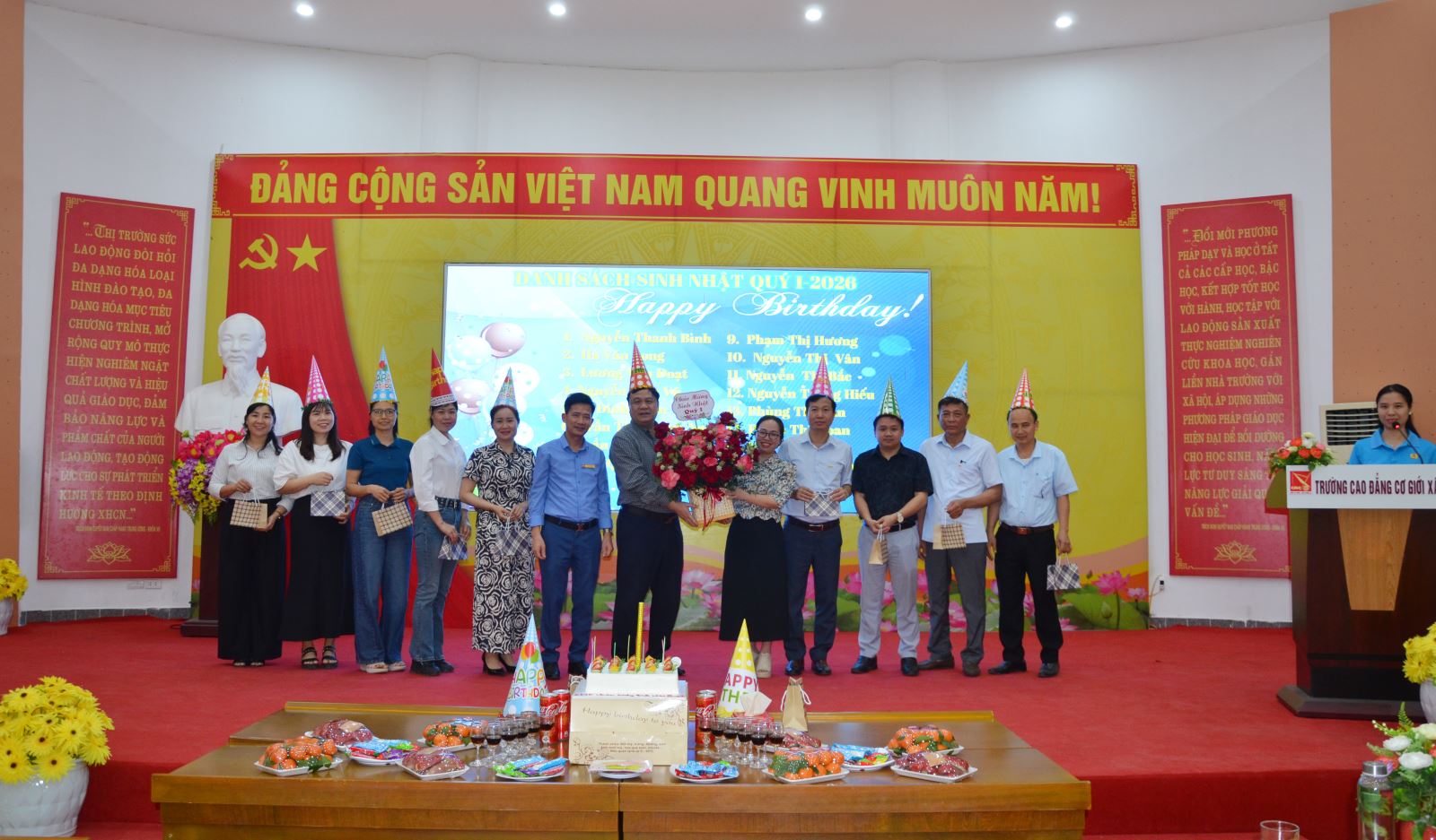 Công đoàn trường Cao đẳng Cơ giới Xây dựng tổ chức sinh nhật Quý I cho các đoàn viên