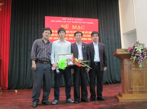 Học sinh nhà trường đạt giải ba hội thi tay nghề Bộ xây dựng năm 2010