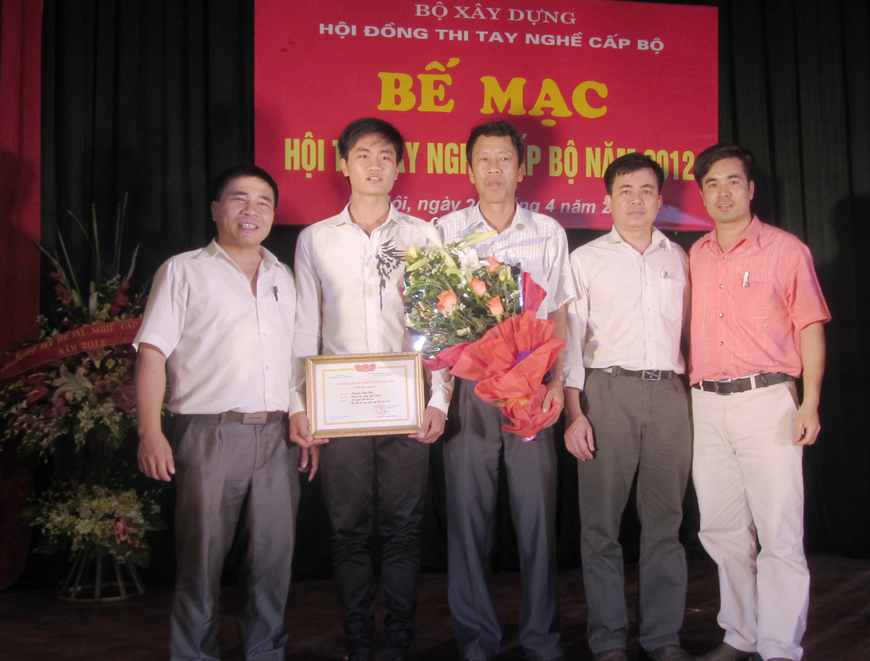 Học sinh nhà trường đoạt giải nhì tại hội thi tay nghề cấp Bộ năm 2012